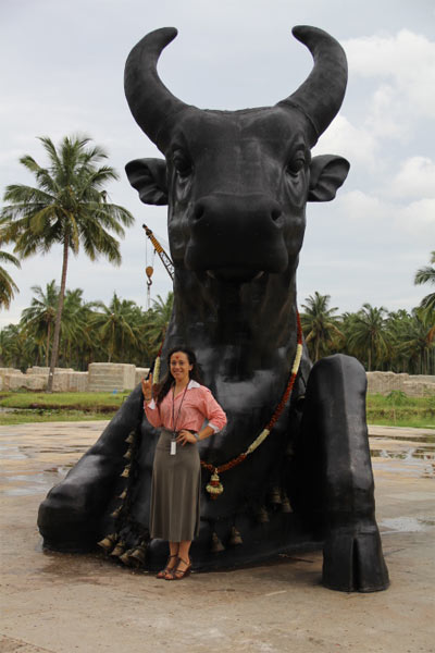 Tiffany Piquet in front of a bull statue in India